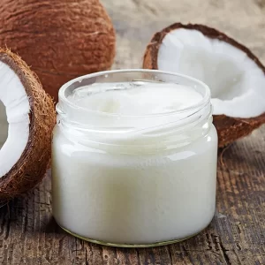Coco aberto com sua polpa branca